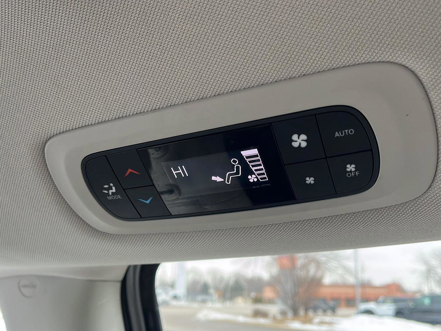 Used 2018 Chrysler Pacifica Touring-L image 26