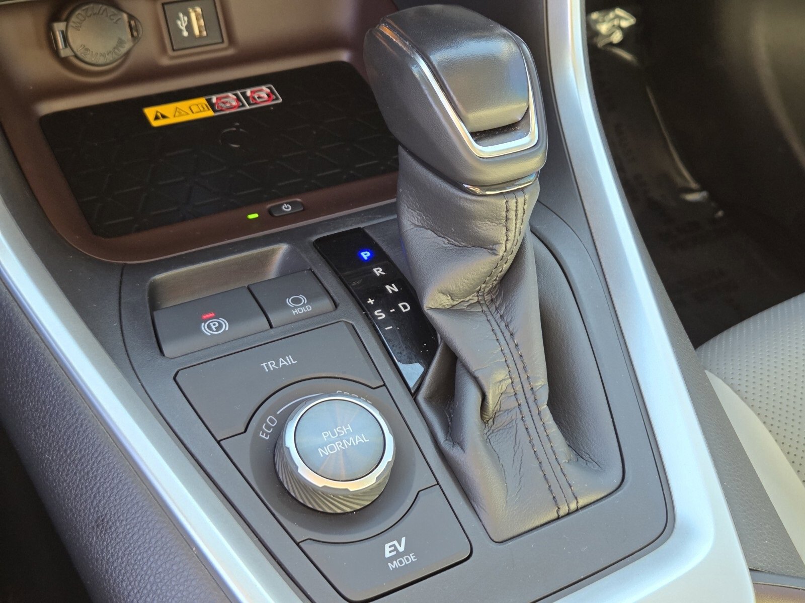 Used 2024 Toyota RAV4 Limited image 23