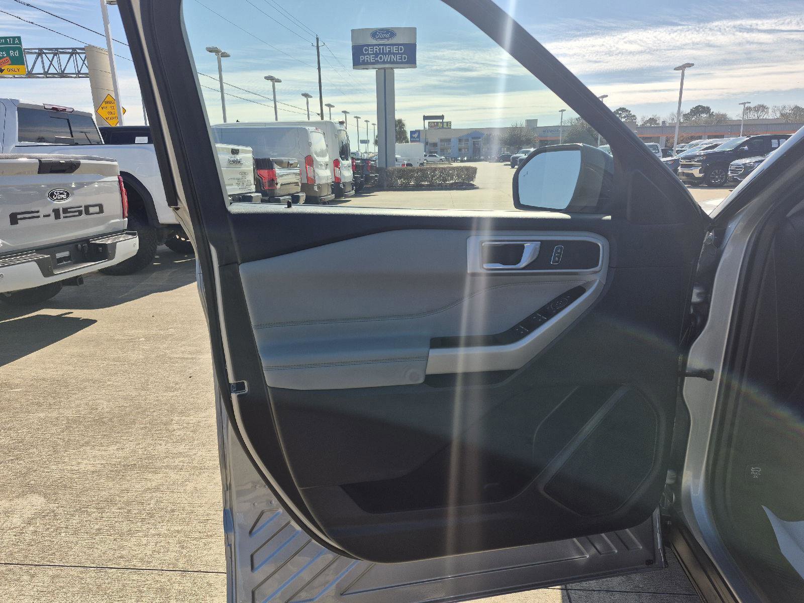 Certified 2022 Ford Explorer XLT w/ Equipment Group 202A image 14