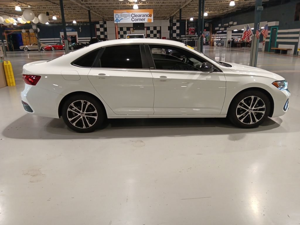Used 2024 Volkswagen Jetta Sport FWD image 6