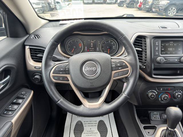 Used 2017 Jeep Cherokee Sport FWD image 13