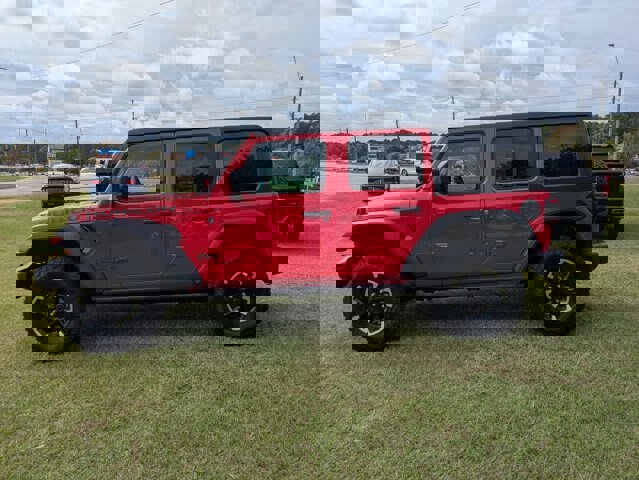 Used 2024 Jeep Wrangler Unlimited Rubicon w/ Technology Group image 3