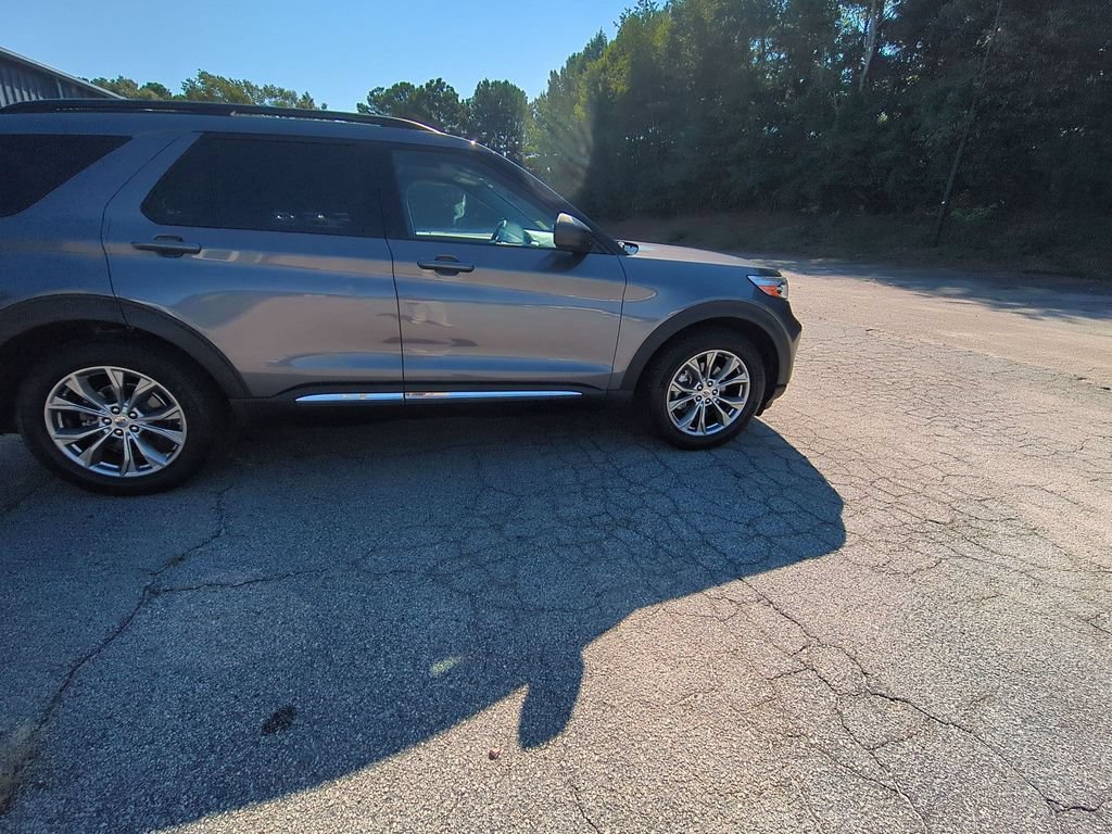 Certified 2021 Ford Explorer XLT w/ Equipment Group 202A RWD image 4