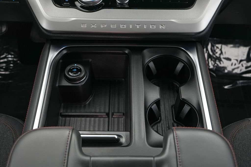Certified 2025 Ford Expedition Active AWD/4WD image 17