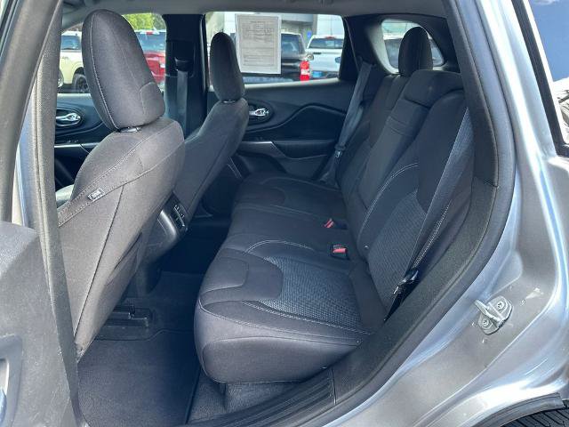 Used 2019 Jeep Cherokee Latitude w/ Popular Appearance Group FWD image 17