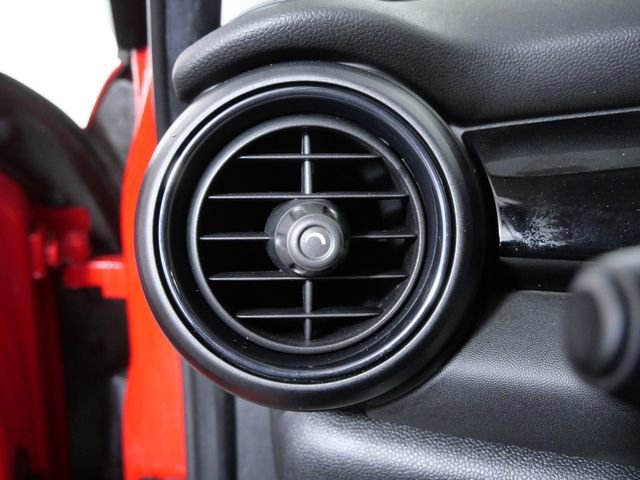 Used 2019 MINI Cooper 4-Door Hardtop image 24