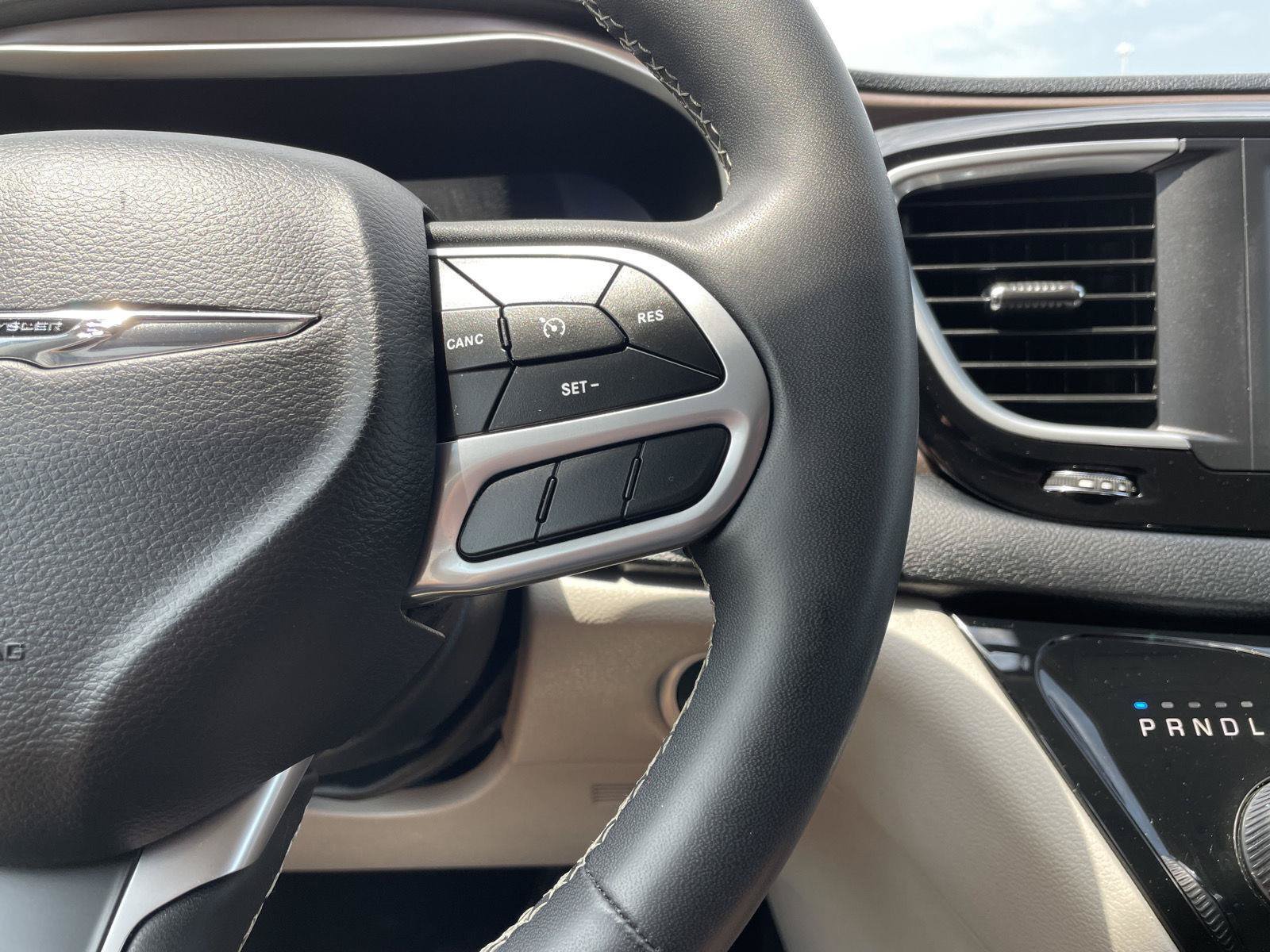 Used 2022 Chrysler Voyager LX FWD image 14
