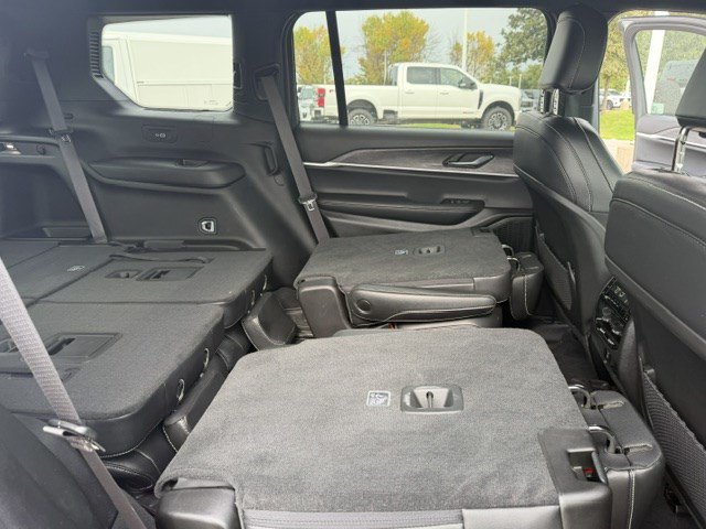 Used 2025 Jeep Grand Cherokee L Limited AWD/4WD image 37