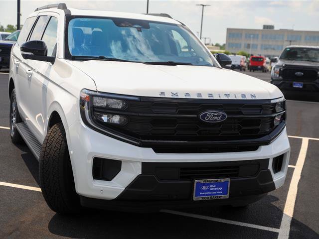 Certified 2025 Ford Expedition Active AWD/4WD image 4