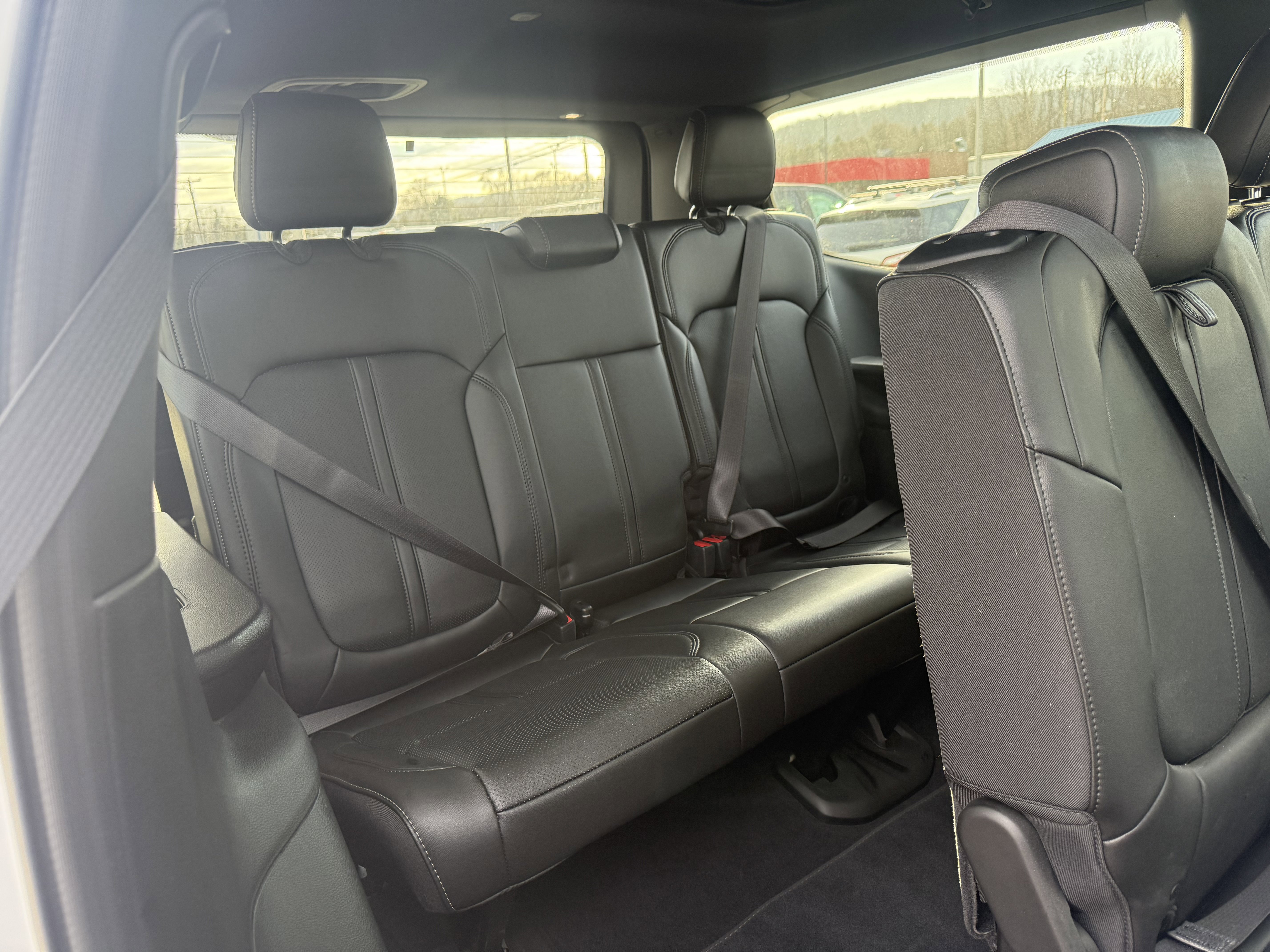 Used 2024 Jeep Wagoneer 4WD w/ Premium Group I image 11