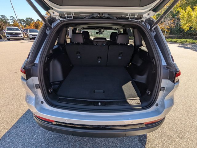 Used 2023 Jeep Grand Cherokee Altitude image 34