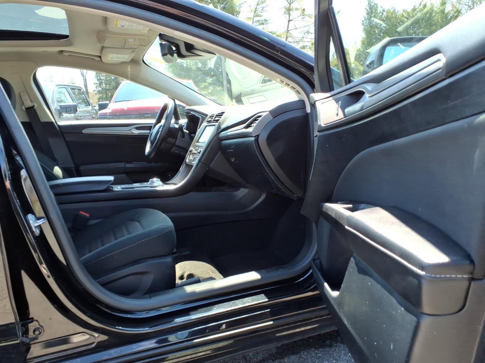 Certified 2020 Ford Fusion SE FWD image 12