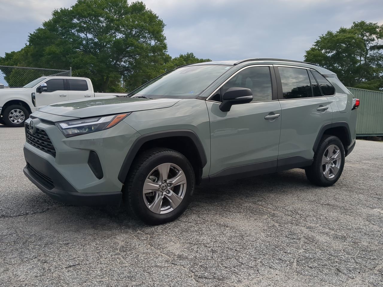Used 2022 Toyota RAV4 XLE FWD image 6