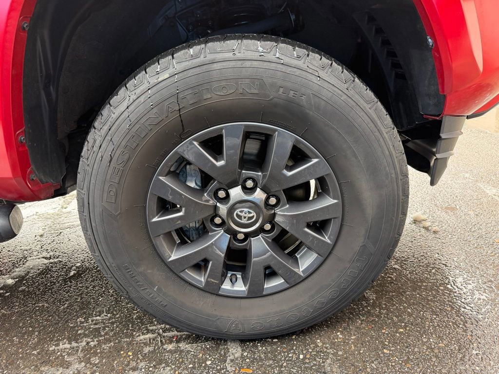 Used 2023 Toyota Tacoma SR5 w/ Technology Package image 8
