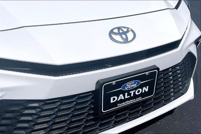 Used 2025 Toyota Camry SE w/ Convenience Package FWD image 29