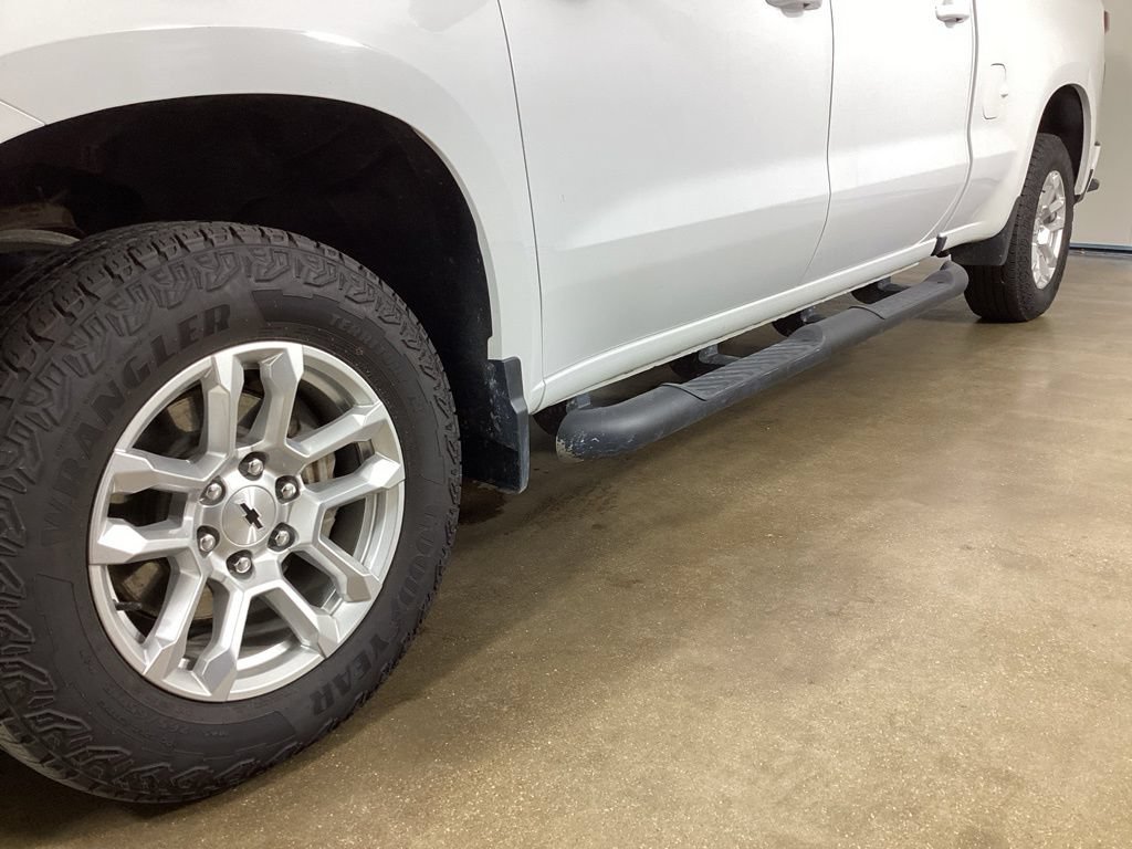 Used 2023 Chevrolet Silverado 1500 RST AWD/4WD image 2
