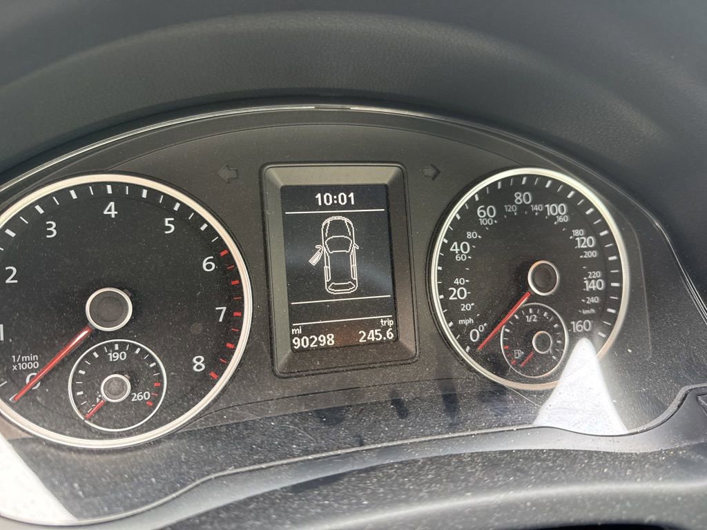 Used 2017 Volkswagen Tiguan S image 11