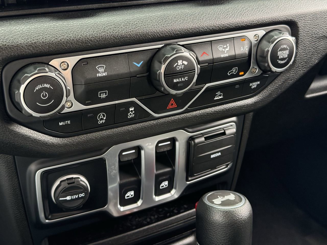 Used 2025 Jeep Wrangler Sport AWD/4WD image 19