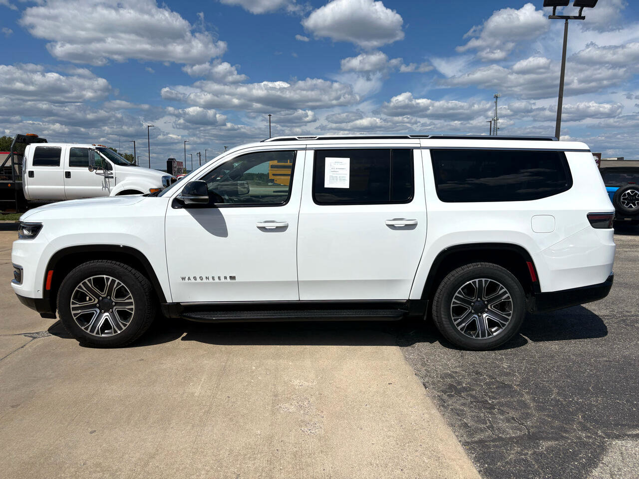 Used 2024 Jeep Wagoneer L Series II w/ Flexible Seating Group image 2