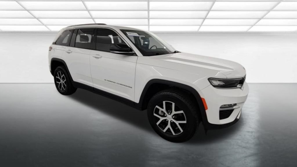 Used 2024 Jeep Grand Cherokee Limited AWD/4WD image 10