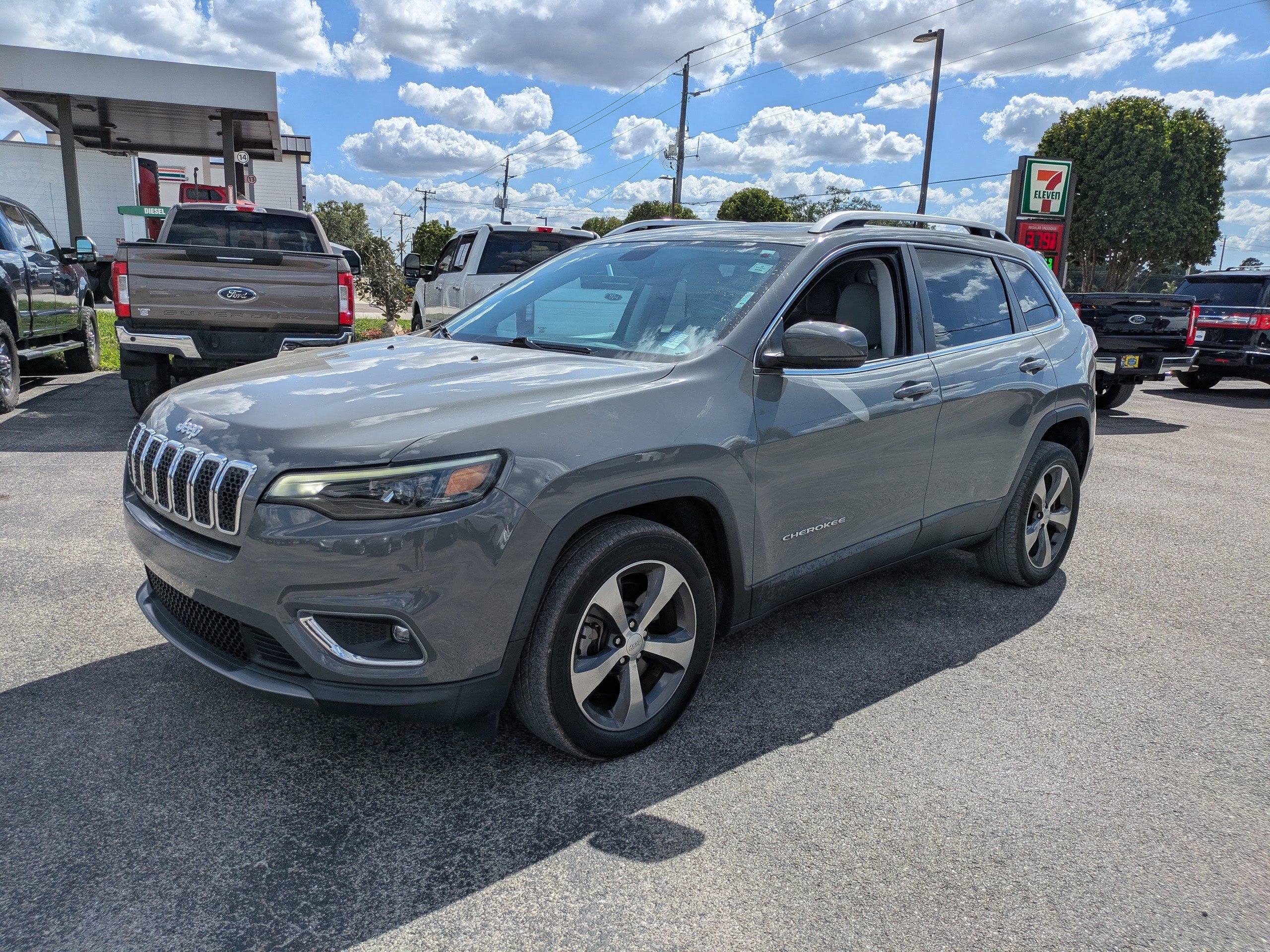 Used 2020 Jeep Cherokee Limited image 8