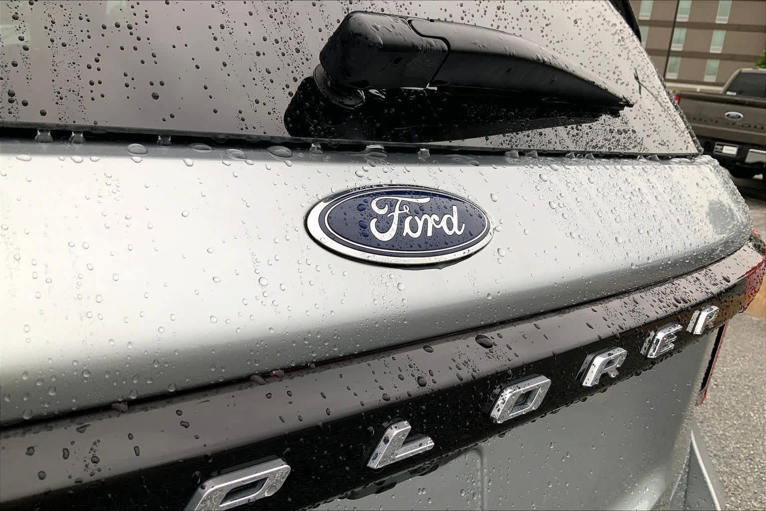 Certified 2025 Ford Explorer Active w/ Active Comfort Package RWD image 30