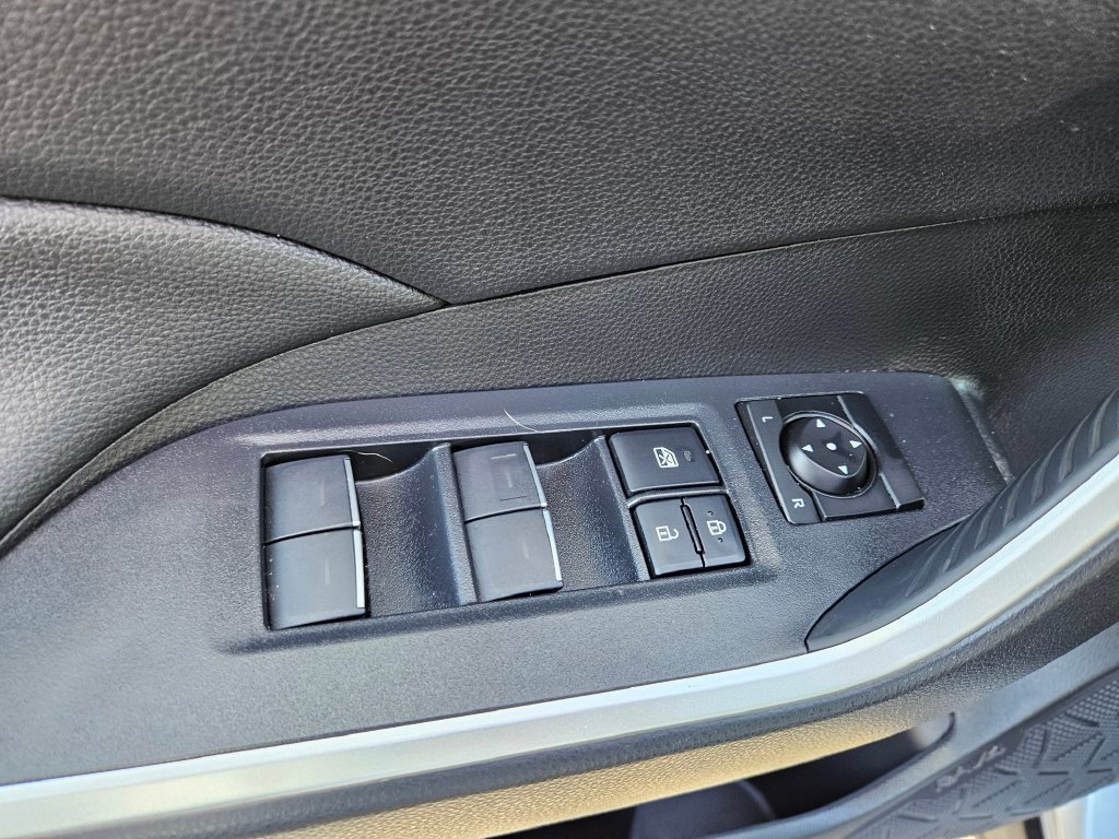 Used 2022 Toyota RAV4 XLE Premium AWD/4WD image 23