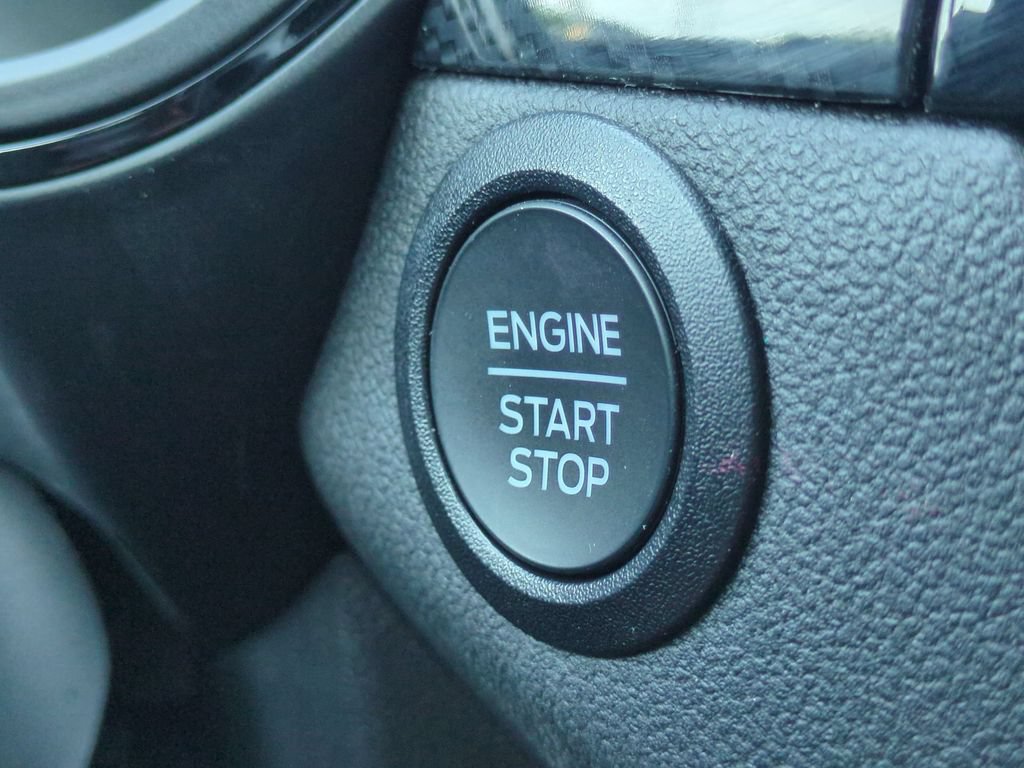 Certified 2025 Ford Escape ST-Line FWD image 29