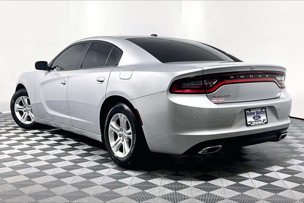 Used 2020 Dodge Charger SXT RWD image 11