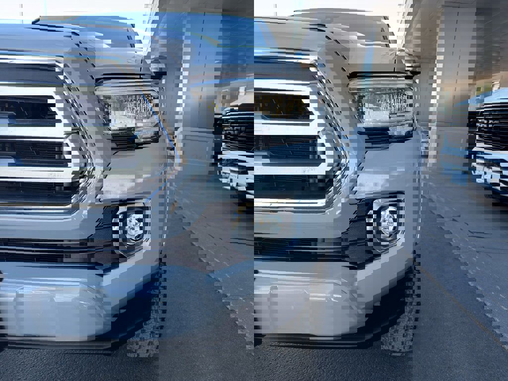 Used 2020 Toyota Tacoma Limited AWD/4WD image 9