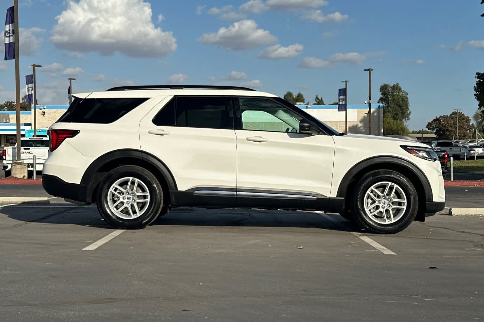 Certified 2025 Ford Explorer Active RWD image 9
