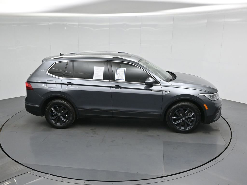 Used 2023 Volkswagen Tiguan SE w/ Panoramic Sunroof Package image 11