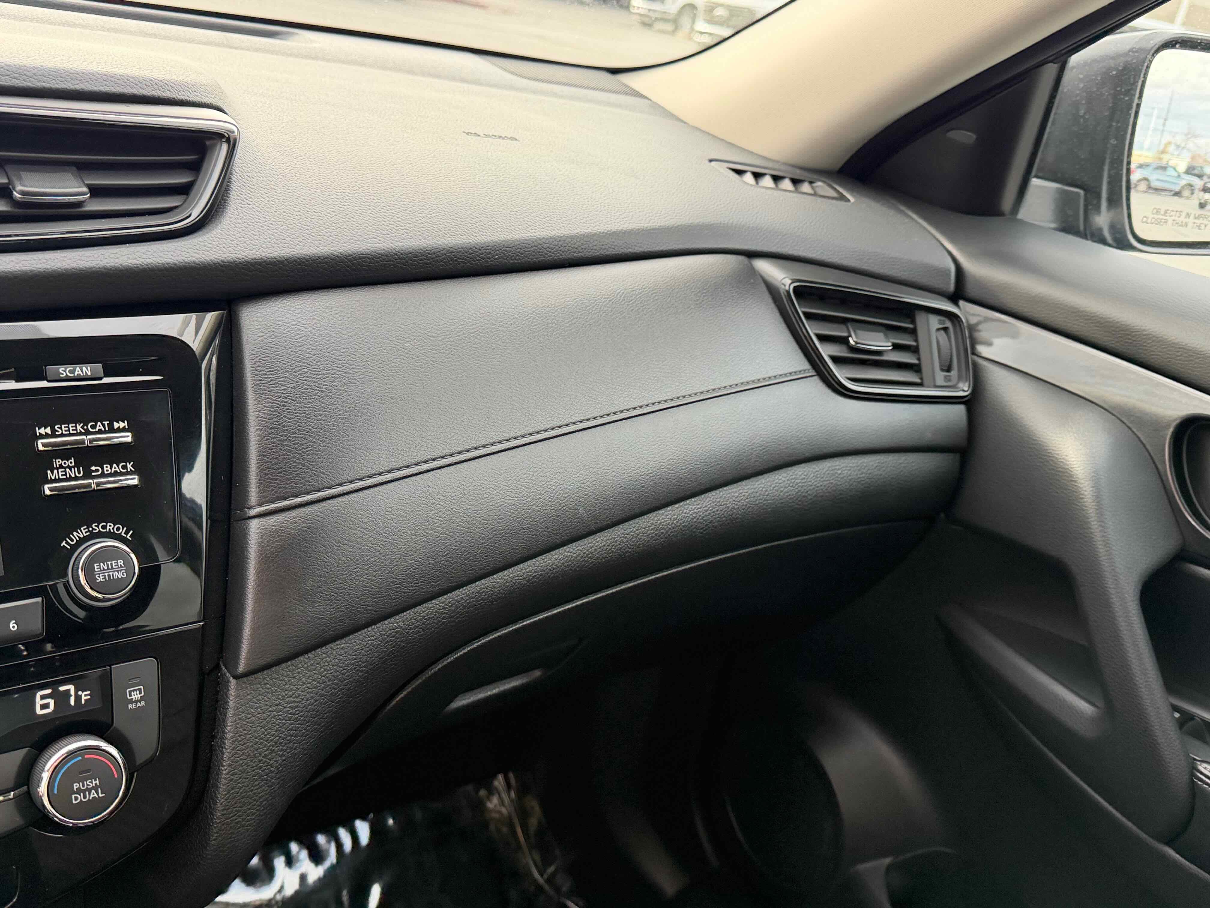 Used 2017 Nissan Rogue SV image 22