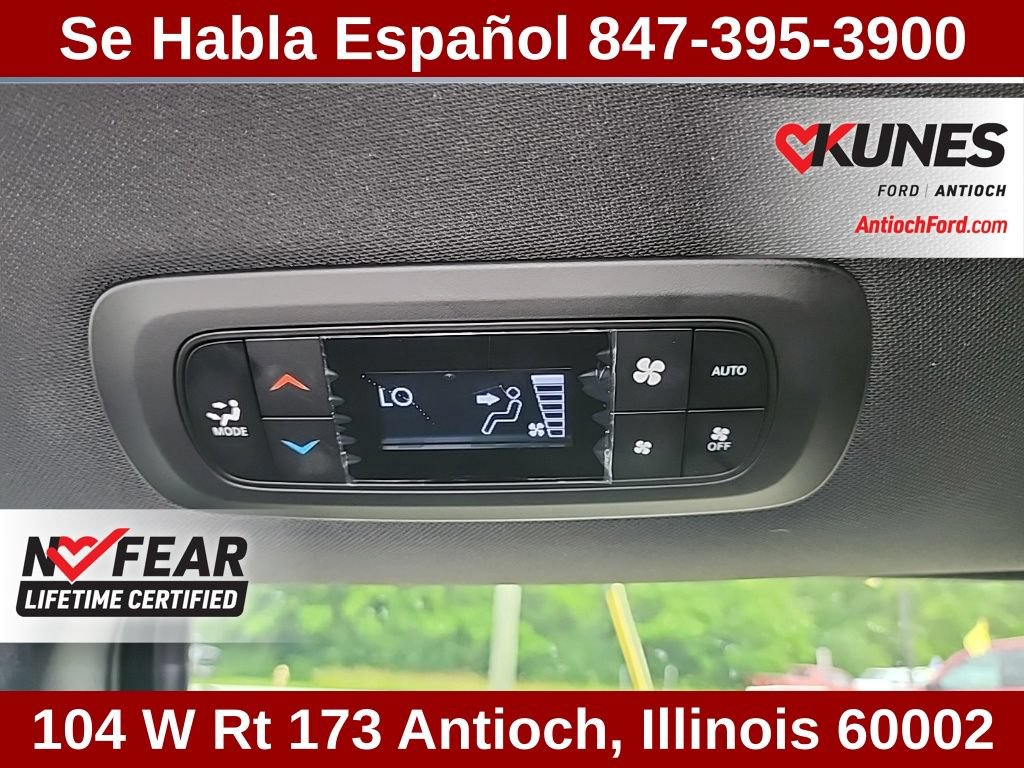Used 2025 Chrysler Pacifica Select FWD image 40