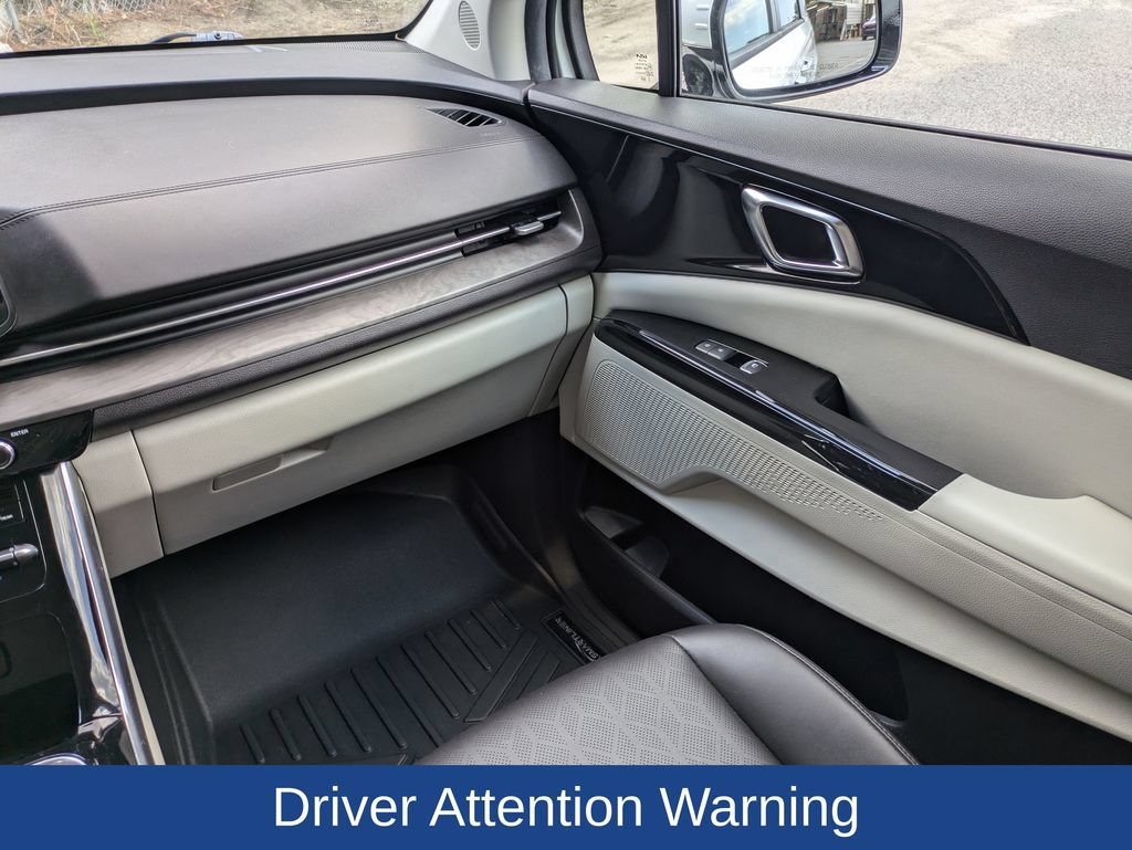 Used 2024 Kia Carnival EX FWD image 20