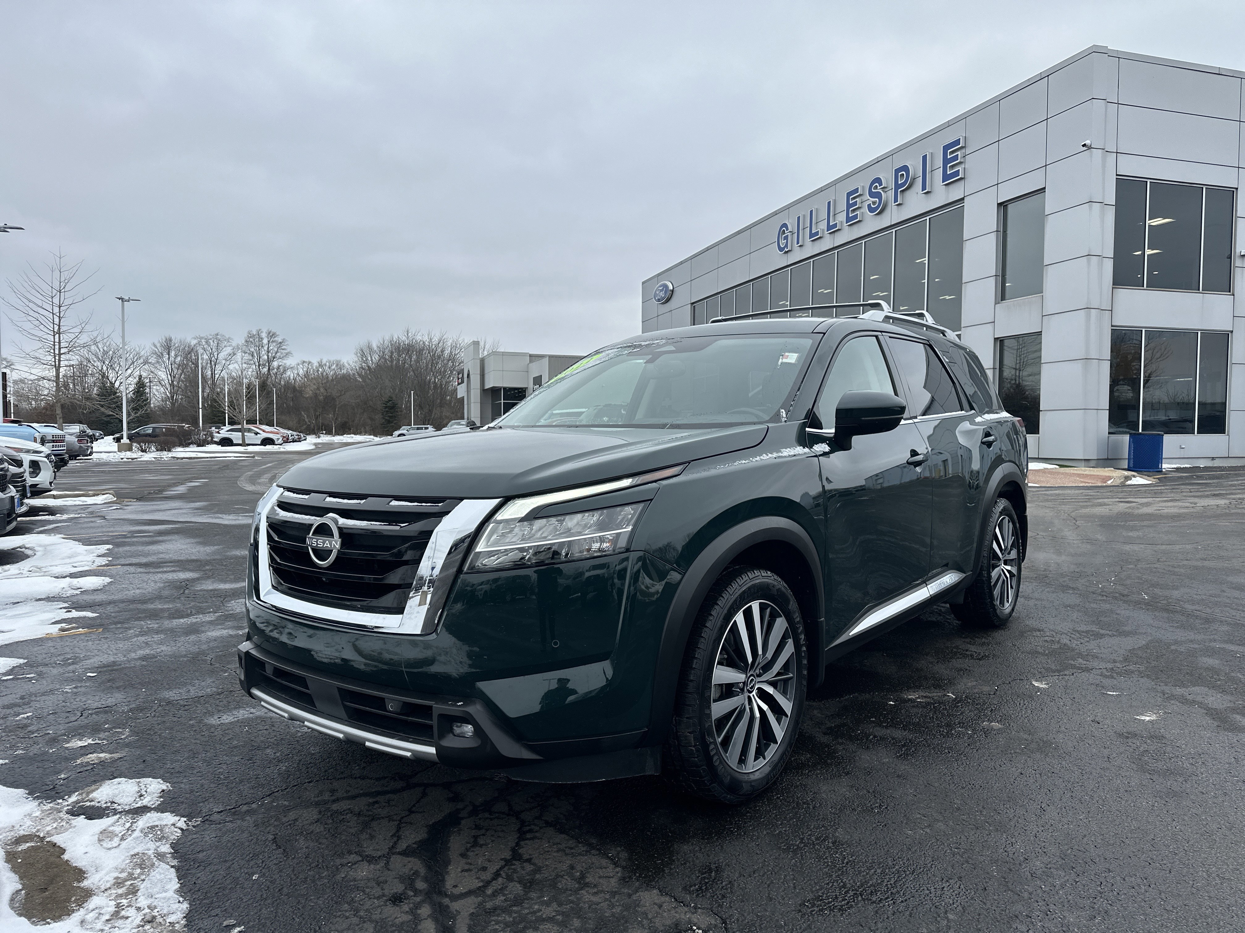 Used 2022 Nissan Pathfinder Platinum w/ Cargo Package image 7