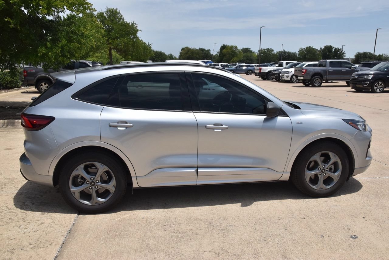 Certified 2023 Ford Escape ST-Line w/ Tech Pack #1 FWD image 5