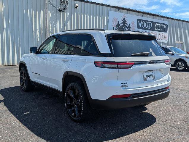 Used 2023 Jeep Grand Cherokee Altitude AWD/4WD image 7