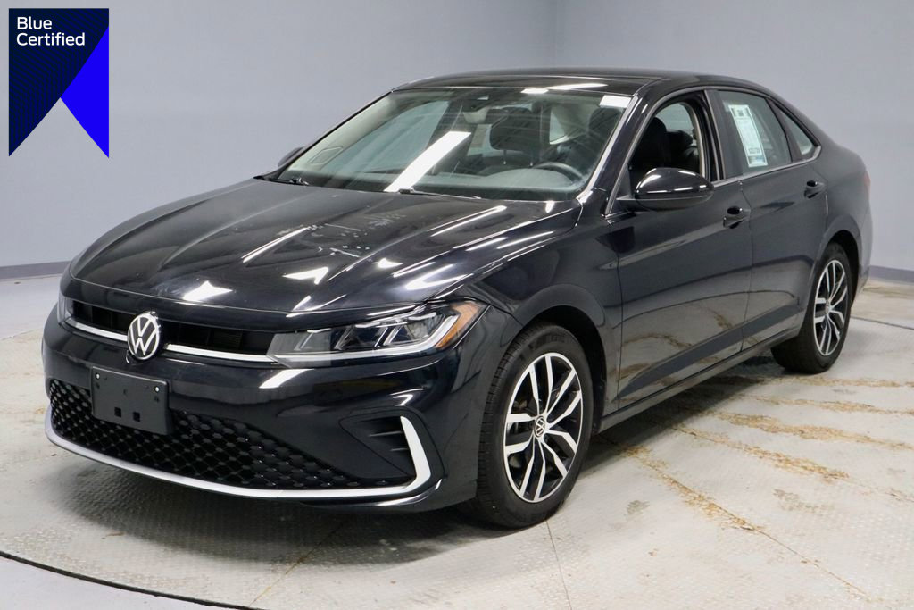 Used 2025 Volkswagen Jetta SE image 1