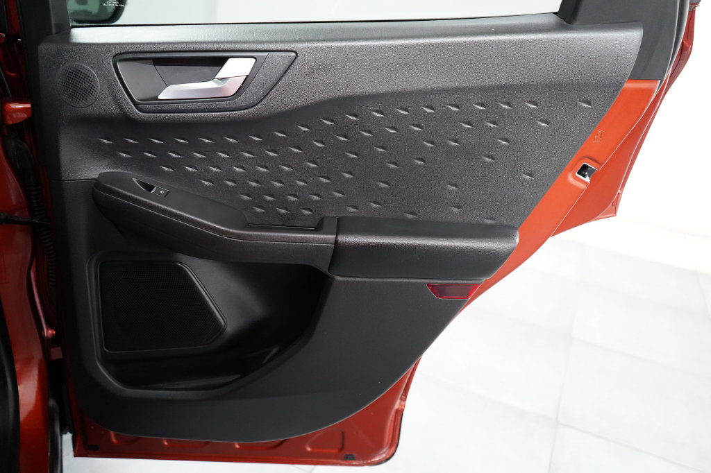 Certified 2020 Ford Escape Titanium AWD/4WD image 32