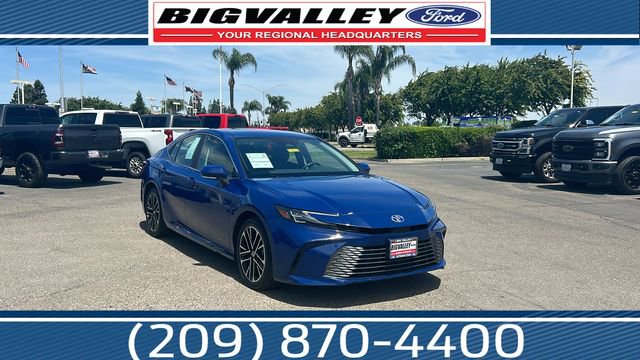 Used 2025 Toyota Camry XLE FWD image 1