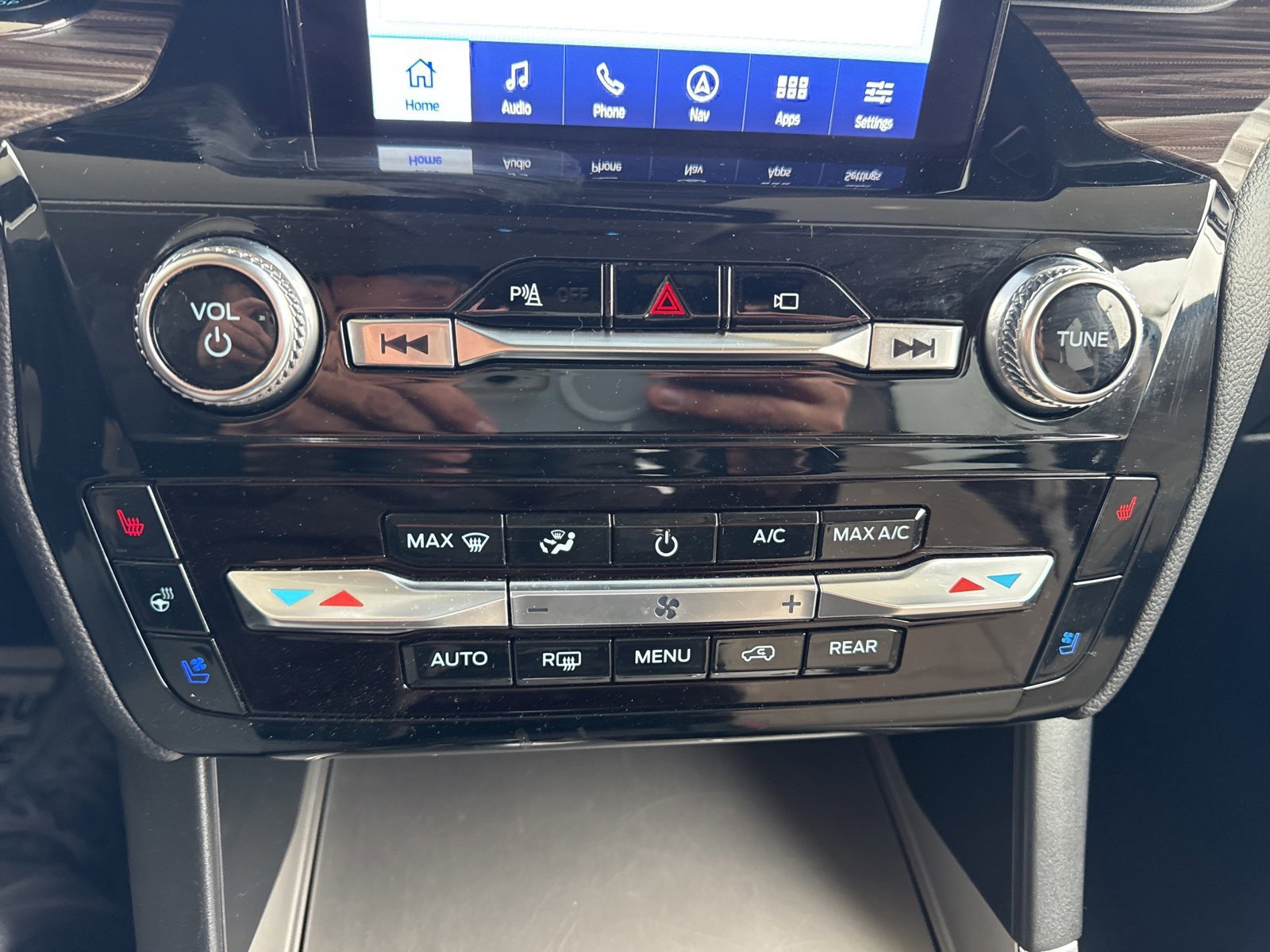 Certified 2023 Ford Explorer Limited w/ Limited Technology Package image 36