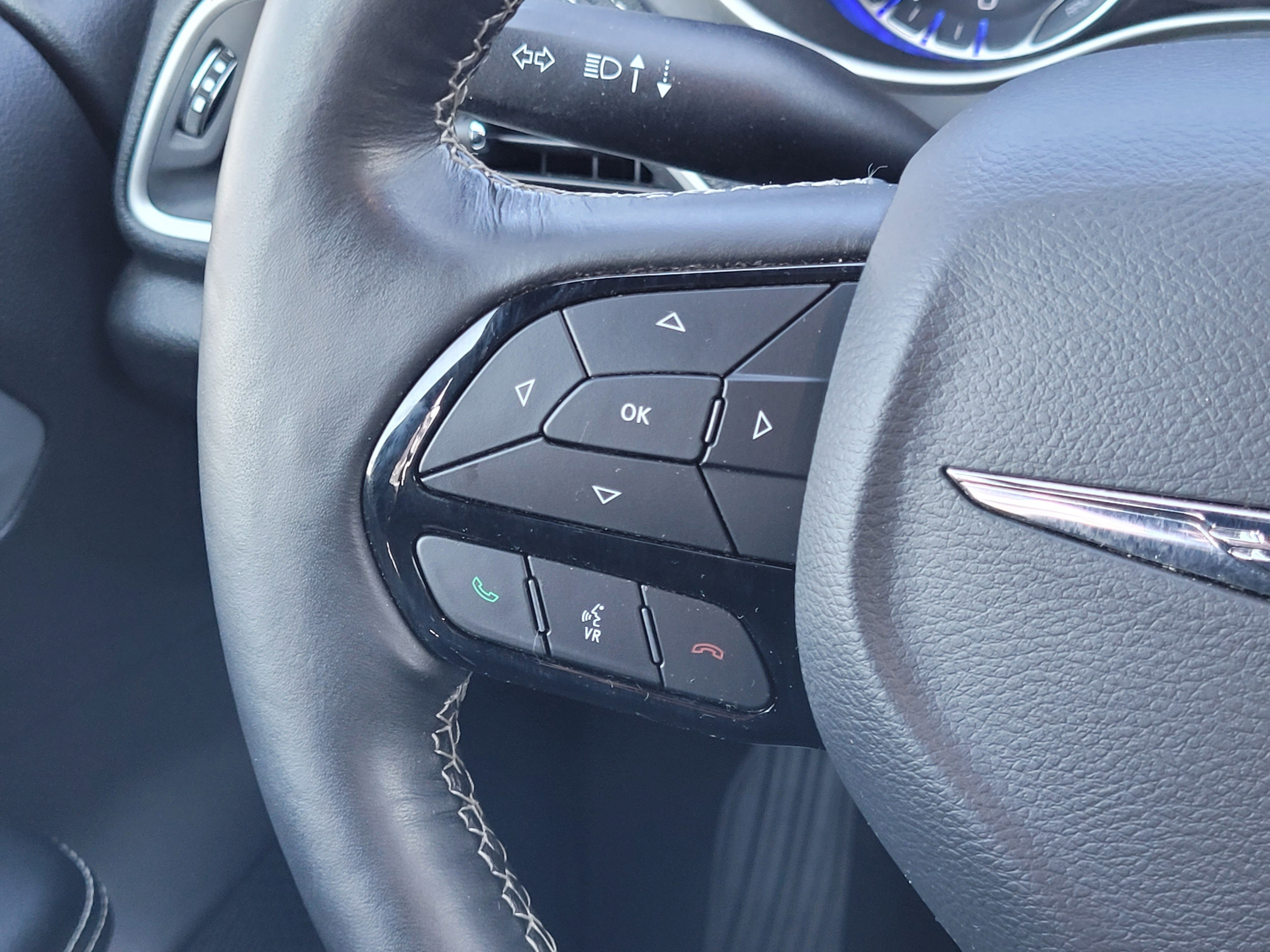 Used 2021 Chrysler Pacifica Touring w/ S Appearance Package FWD image 14