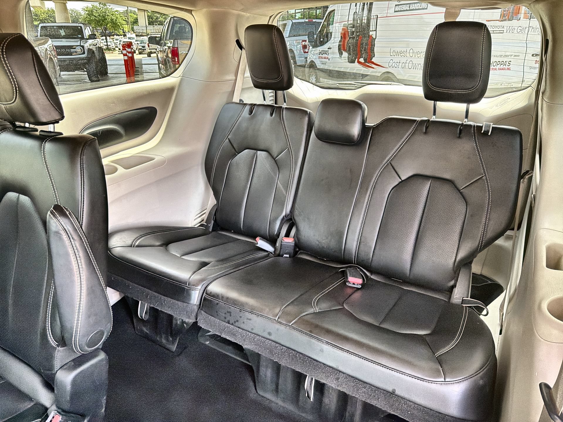 Used 2023 Chrysler Pacifica Touring-L FWD image 22