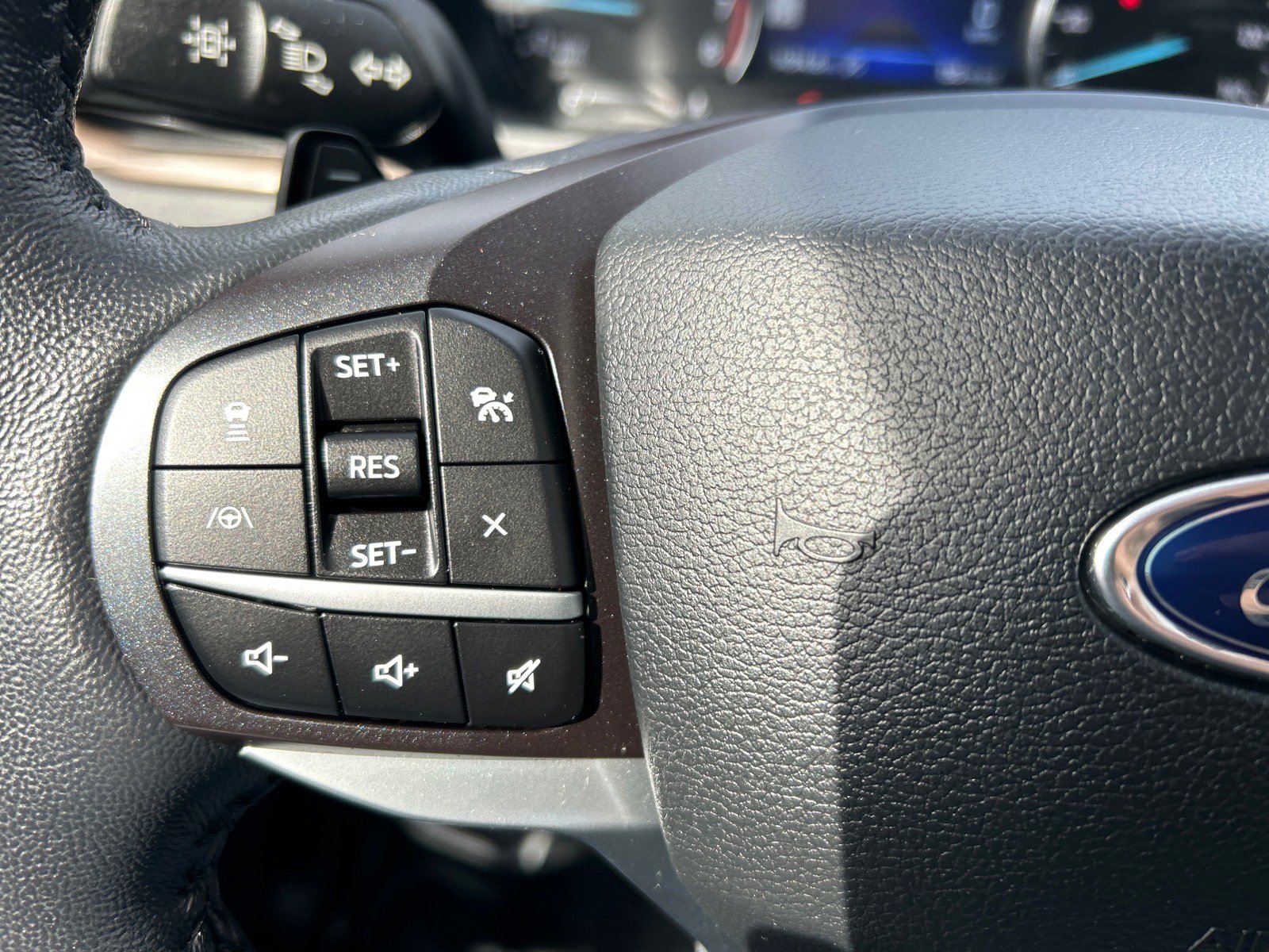 Certified 2020 Ford Explorer Limited w/ Class III Trailer Tow Package image 28