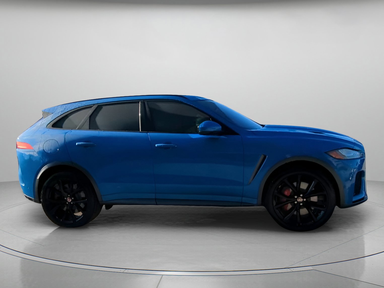 Used 2020 Jaguar F-PACE SVR image 26