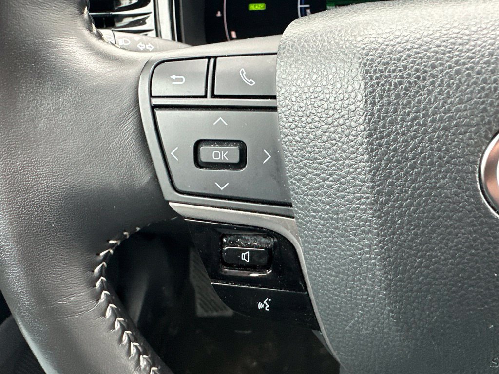Used 2025 Toyota Camry SE FWD image 35