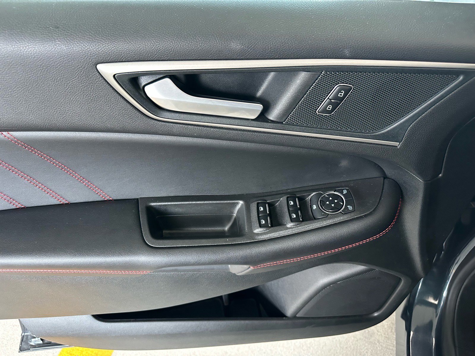 Certified 2024 Ford Edge ST-Line w/ Class II Trailer Tow Package image 14