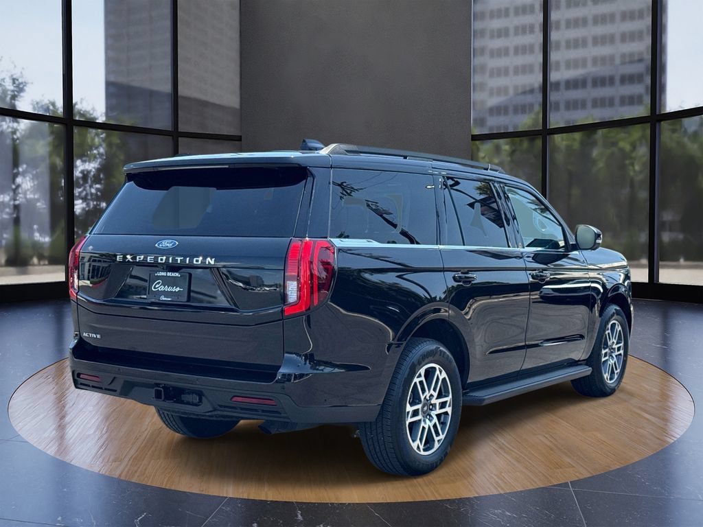 Certified 2025 Ford Expedition Active RWD image 3