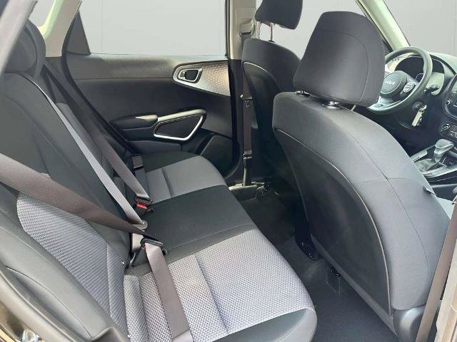 Used 2025 Kia Soul LX w/ LX Technology Package FWD image 12